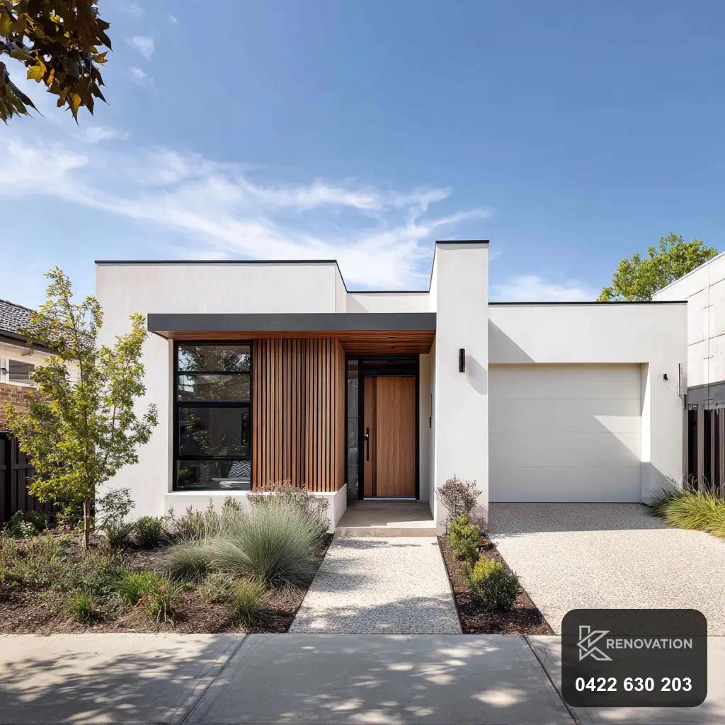Warm modern facade in white render and timber with garden by KRenovation